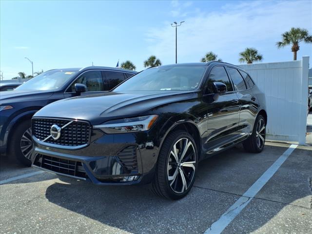 2023 Volvo XC60 B5 Ultimate Dark Theme