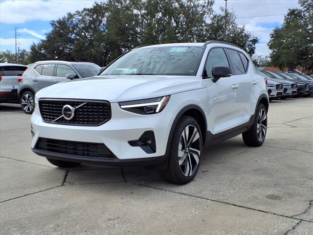 2025 Volvo XC40 B5 Plus Dark Theme