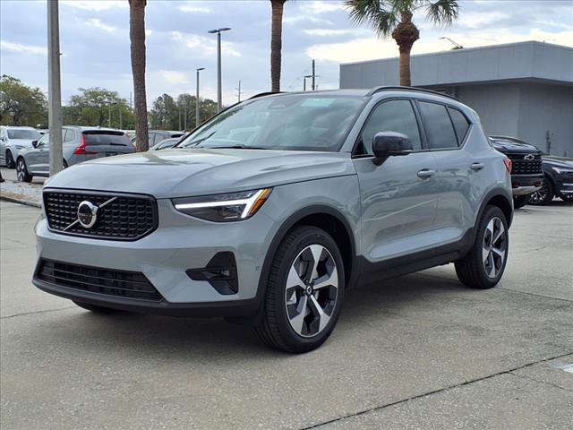 2025 Volvo XC40 B5 Plus Dark Theme
