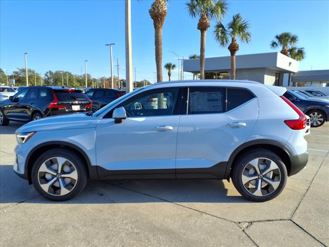2025 Volvo XC40 B5 Plus Bright Theme