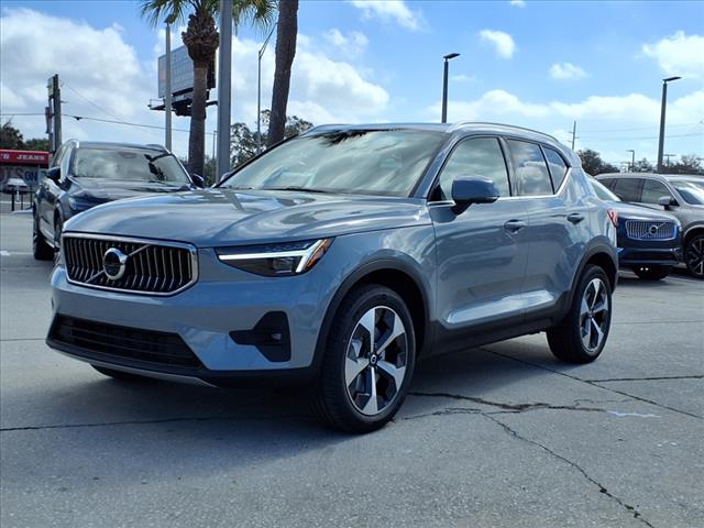 2025 Volvo XC40 B5 Plus Bright Theme