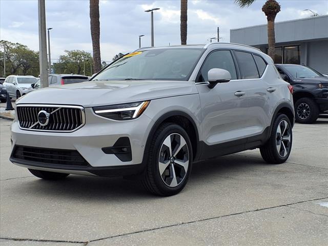 2025 Volvo XC40 B5 Plus Bright Theme