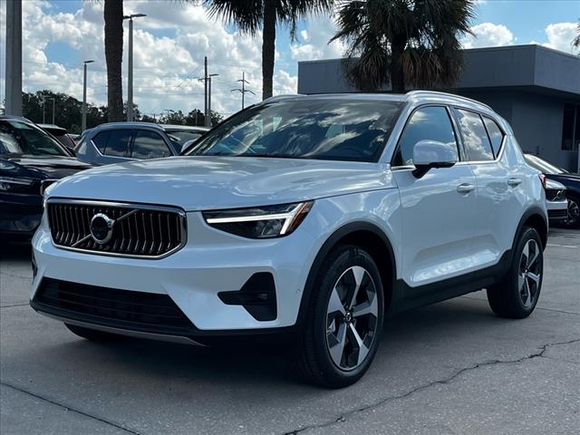2025 Volvo XC40 B5 Plus Bright Theme