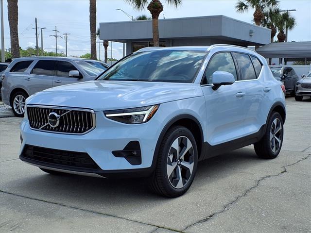 2025 Volvo XC40 B5 Plus Bright Theme