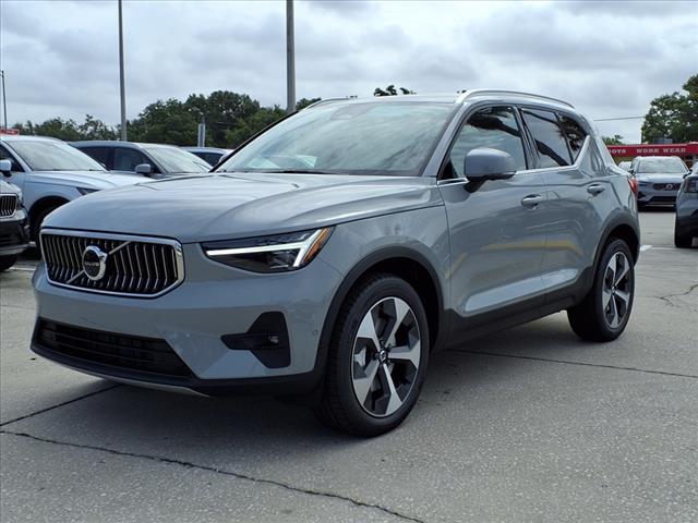 2025 Volvo XC40 B5 Plus Bright Theme