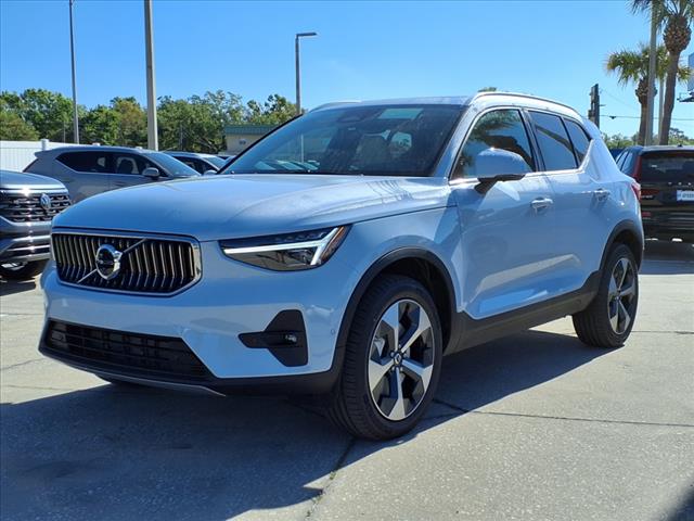 2025 Volvo XC40 B5 Plus Bright Theme