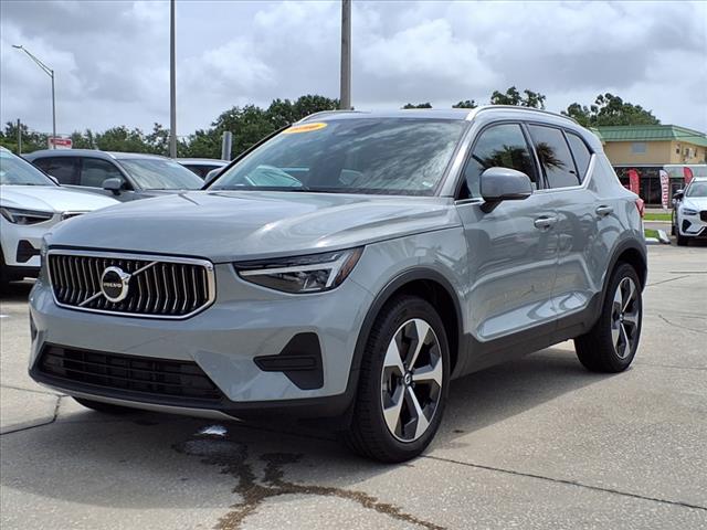 2025 Volvo XC40 B5 Core Bright Theme