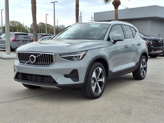 2025 Volvo XC40 B5 Core Bright Theme
