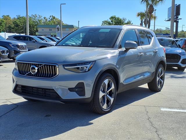 2025 Volvo XC40 B5 Core Bright Theme