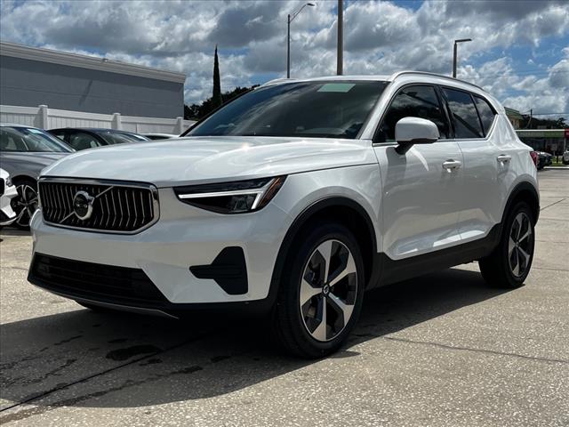 2025 Volvo XC40 B5 Core Bright Theme