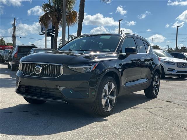 2025 Volvo XC40 B5 Core Bright Theme