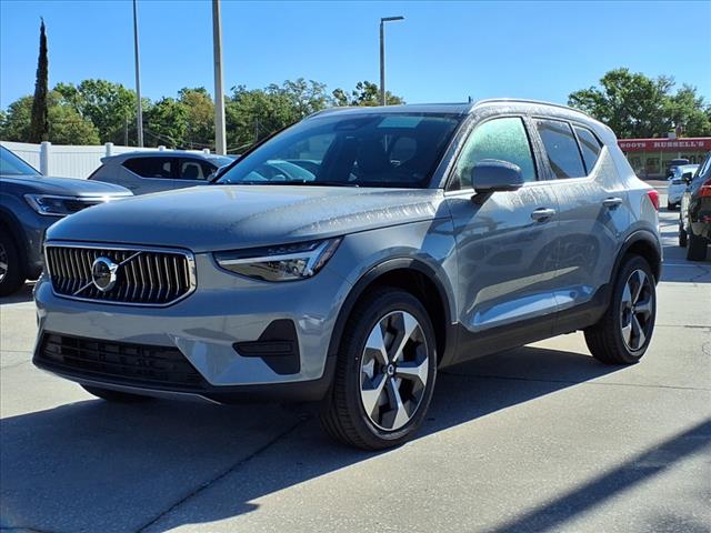 2025 Volvo XC40 B5 Core Bright Theme