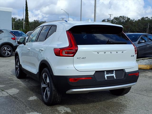 2025 Volvo XC40 B5 Core Bright Theme