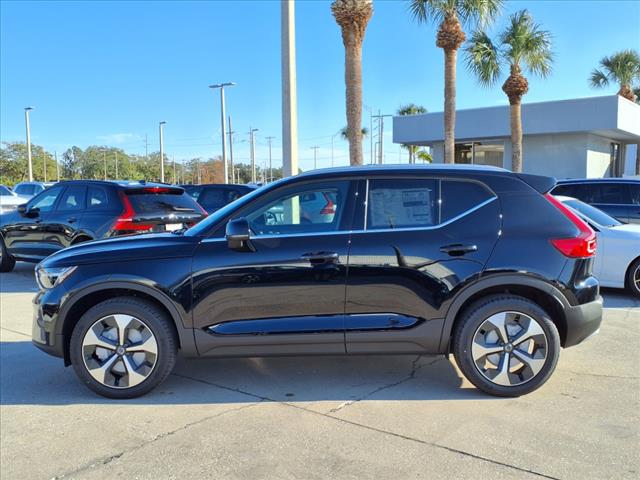 2025 Volvo XC40 B5 Core Bright Theme