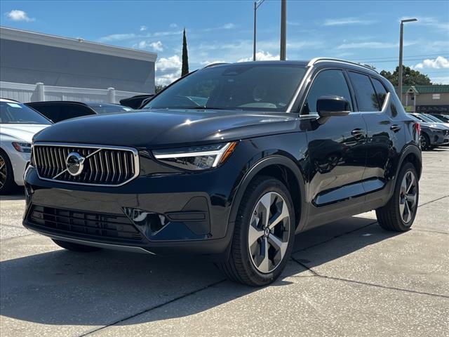 2025 Volvo XC40 B5 Core Bright Theme