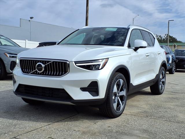 2025 Volvo XC40 B5 Core Bright Theme