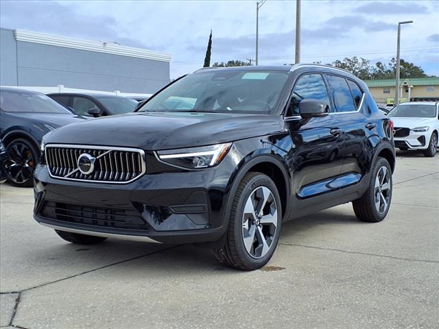 2025 Volvo XC40 B5 Core Bright Theme