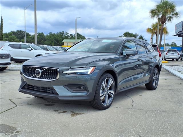 2026 Volvo V60 Cross Country B5 Plus