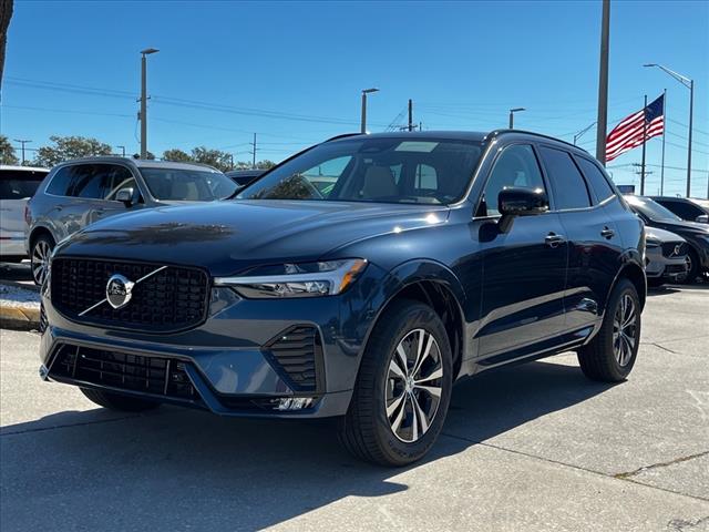 2025 Volvo XC60 B5 Core Dark Theme