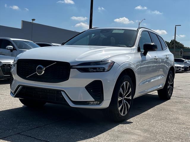 2025 Volvo XC60 B5 Core Dark Theme