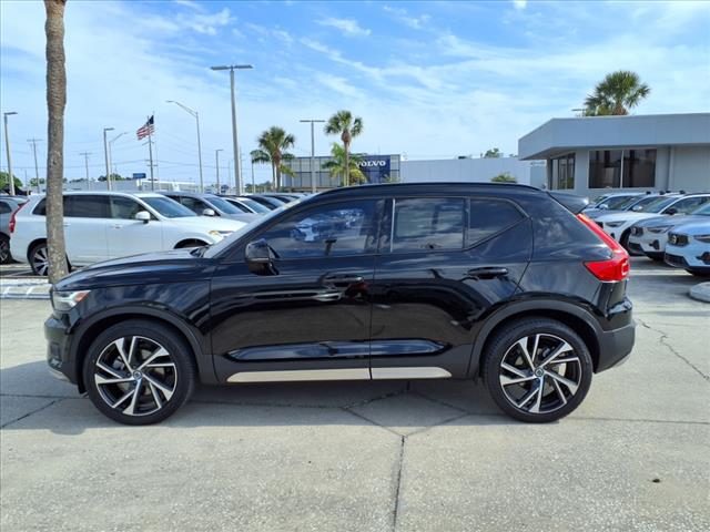 2022 Volvo XC40 T5 R-Design