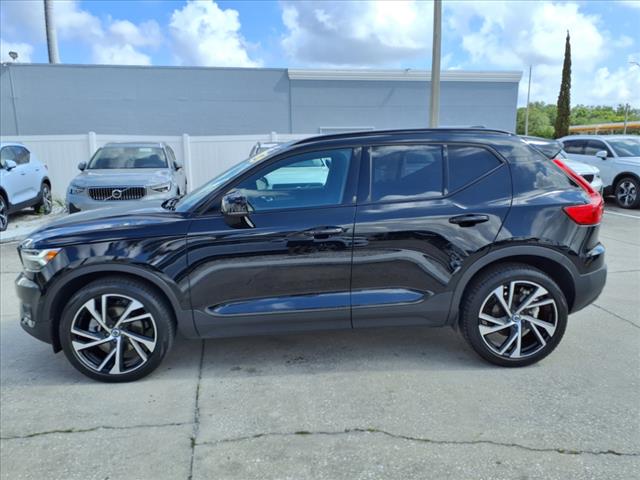 2022 Volvo XC40 T4 R-Design