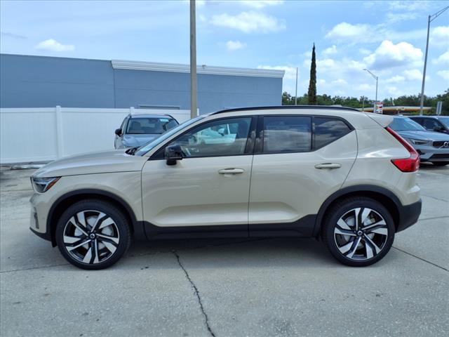 2025 Volvo XC40 B5 Plus Dark Theme