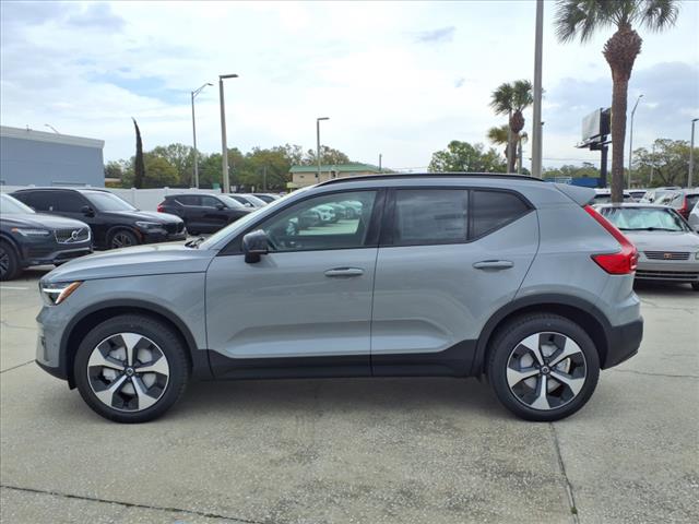 2025 Volvo XC40 B5 Plus Dark Theme