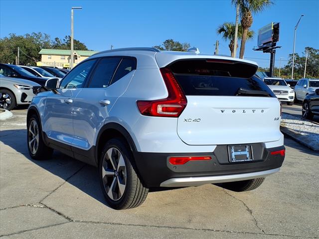 2025 Volvo XC40 B5 Plus Bright Theme