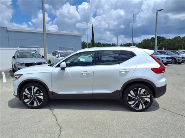 2024 Volvo XC40 B5 Plus Bright Theme