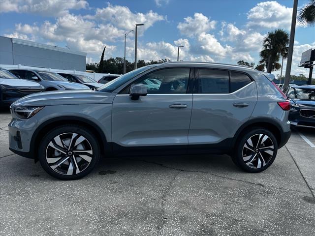 2025 Volvo XC40 B5 Plus Bright Theme