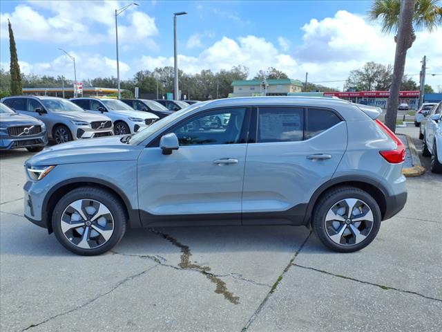 2025 Volvo XC40 B5 Plus Bright Theme