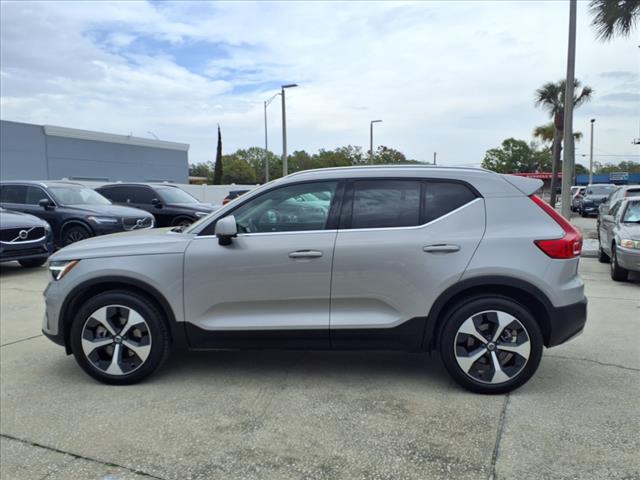 2025 Volvo XC40 B5 Plus Bright Theme