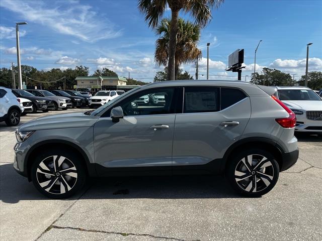 2025 Volvo XC40 B5 Ultra Bright Theme