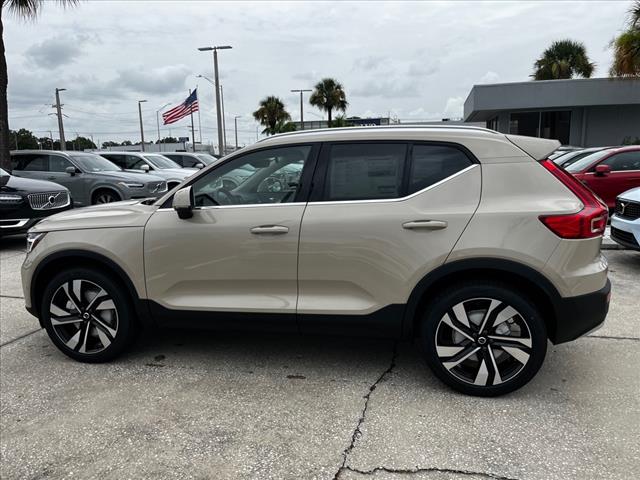 2025 Volvo XC40 B5 Ultra Bright Theme