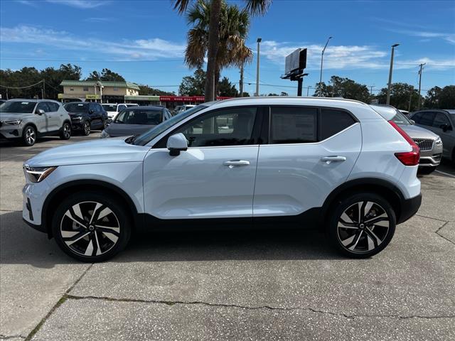 2025 Volvo XC40 B5 Ultra Bright Theme