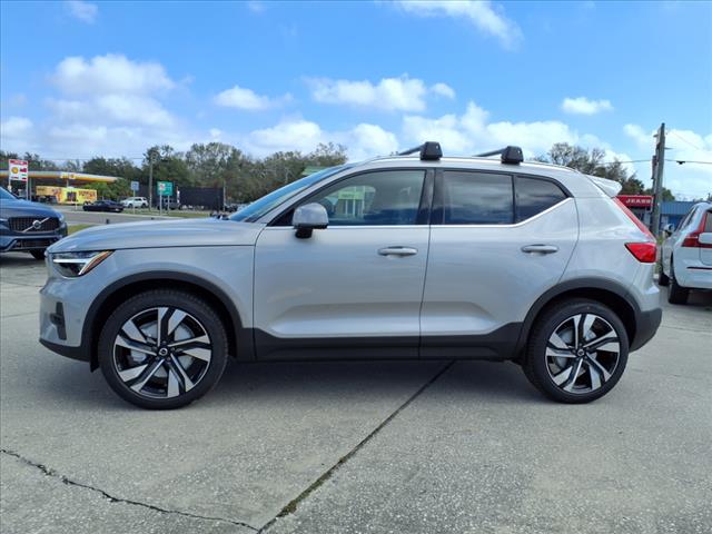 2025 Volvo XC40 B5 Ultra Bright Theme