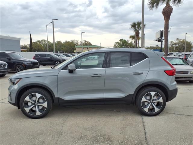2025 Volvo XC40 B5 Core Bright Theme