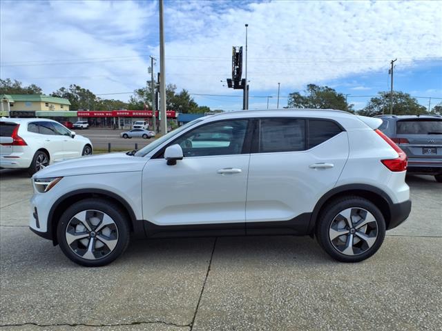 2025 Volvo XC40 B5 Core Bright Theme