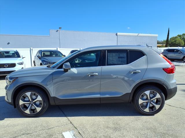 2025 Volvo XC40 B5 Core Bright Theme