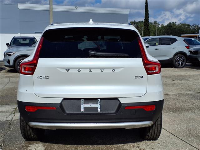 2025 Volvo XC40 B5 Core Bright Theme