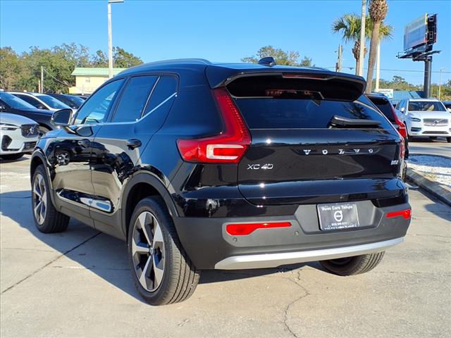 2025 Volvo XC40 B5 Core Bright Theme