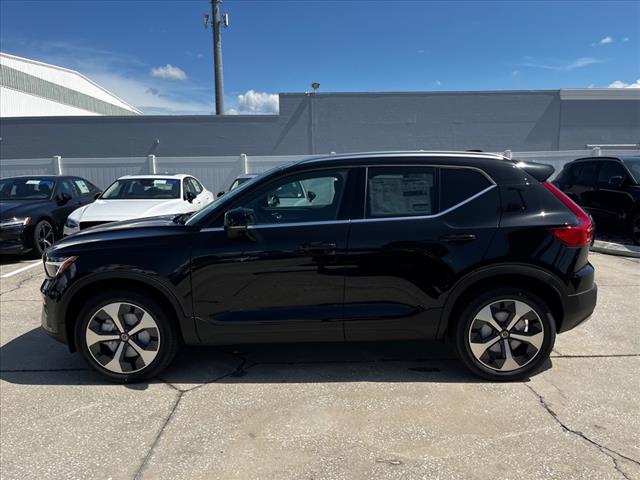2025 Volvo XC40 B5 Core Bright Theme