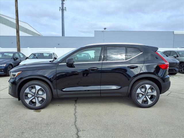 2025 Volvo XC40 B5 Core Bright Theme