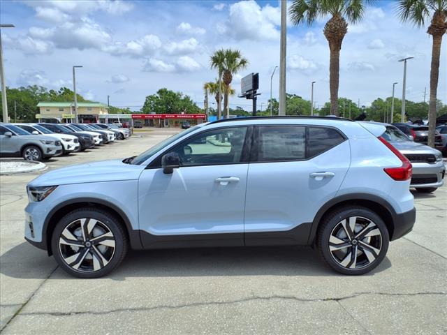 2025 Volvo XC40 B5 Ultra Dark Theme