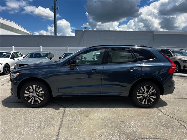 2025 Volvo XC60 B5 Core Dark Theme