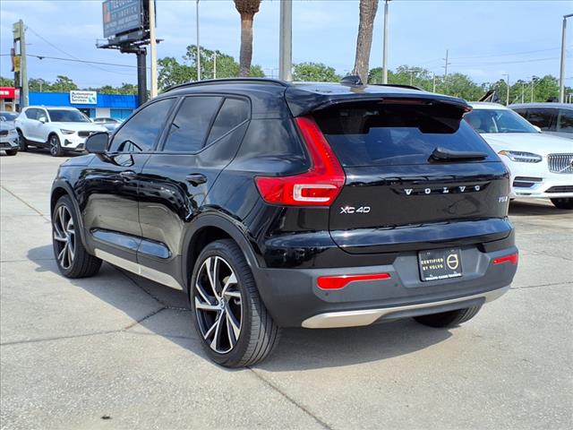 2022 Volvo XC40 T5 R-Design