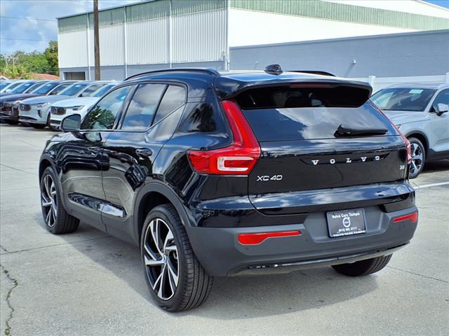 2022 Volvo XC40 T4 R-Design