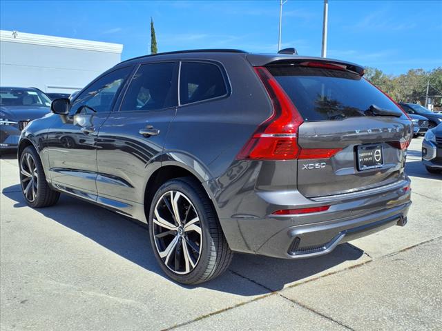 2022 Volvo XC60 B5 R-Design