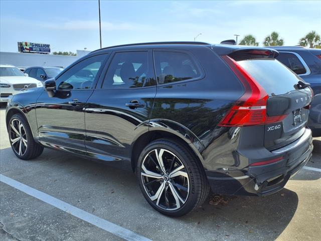 2023 Volvo XC60 B5 Ultimate Dark Theme